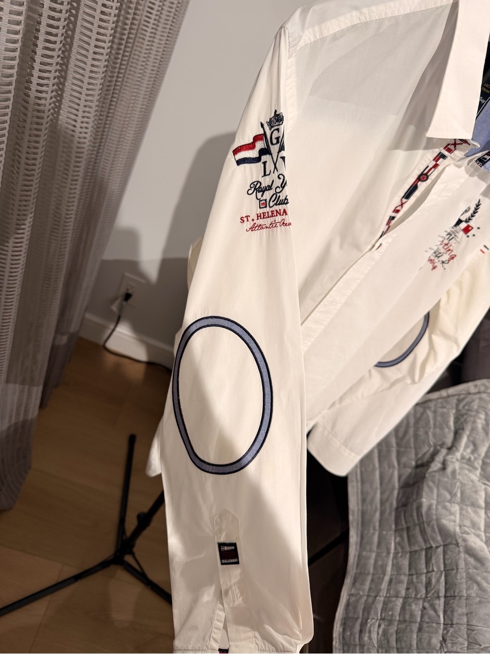 Galvani White Embroidered Men's Shirt - Classic Crest Design - Picture 4 of 6